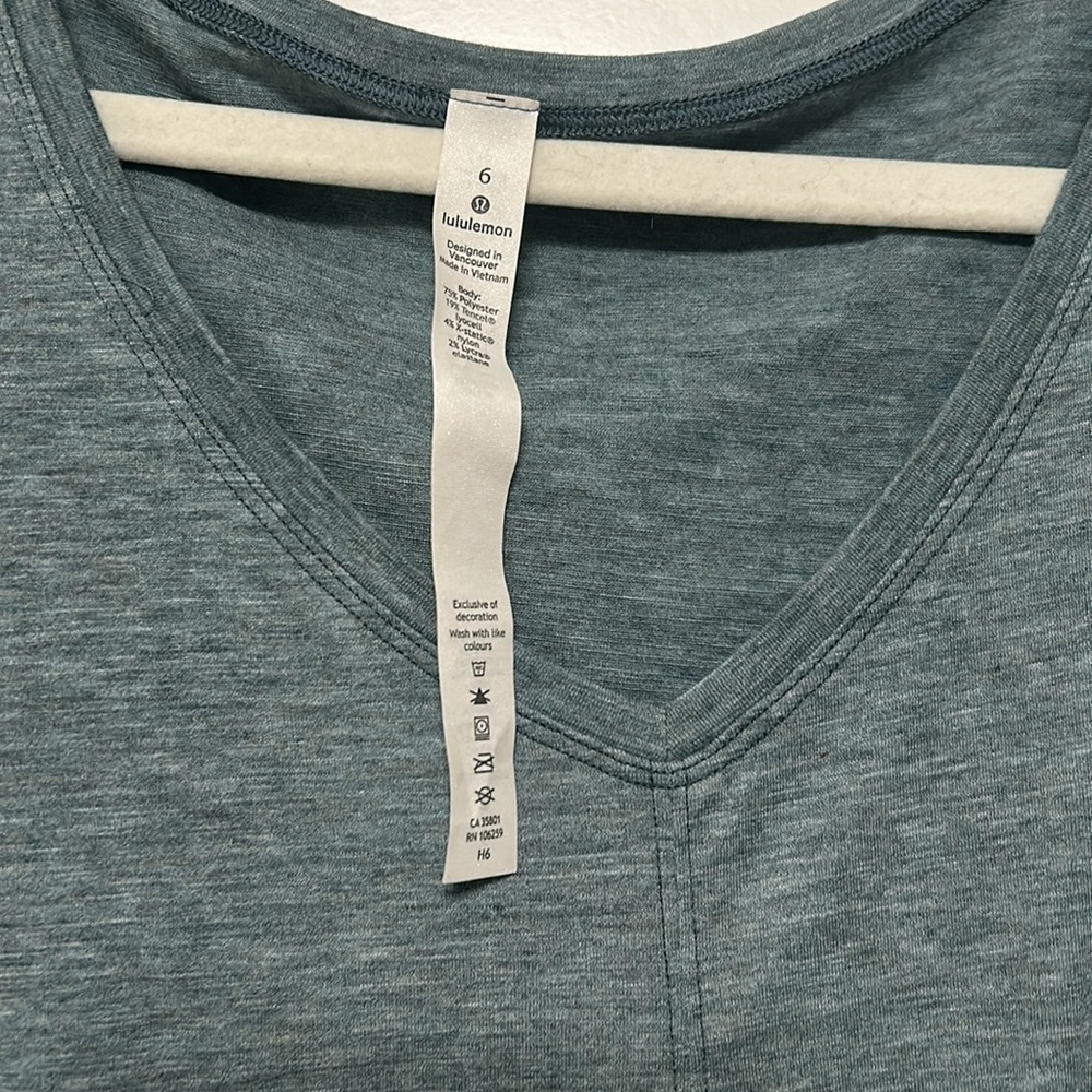 LULULEMON Tank. - Picture 2 of 4